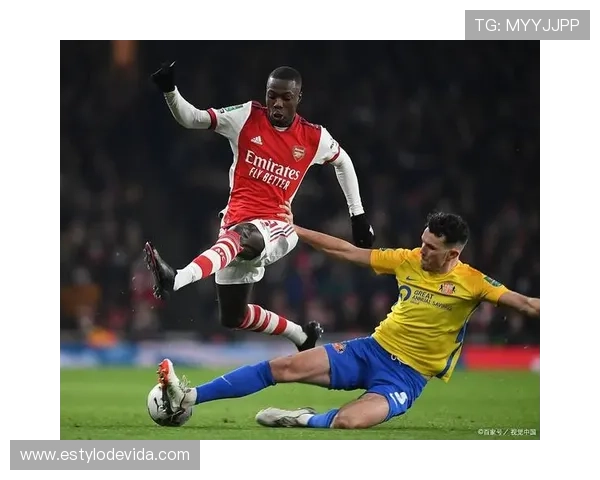 曼联防线失误频繁，防守稳定性承压已逐步反映在球队整体表现中